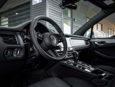 2026 Porsche Macan AWD