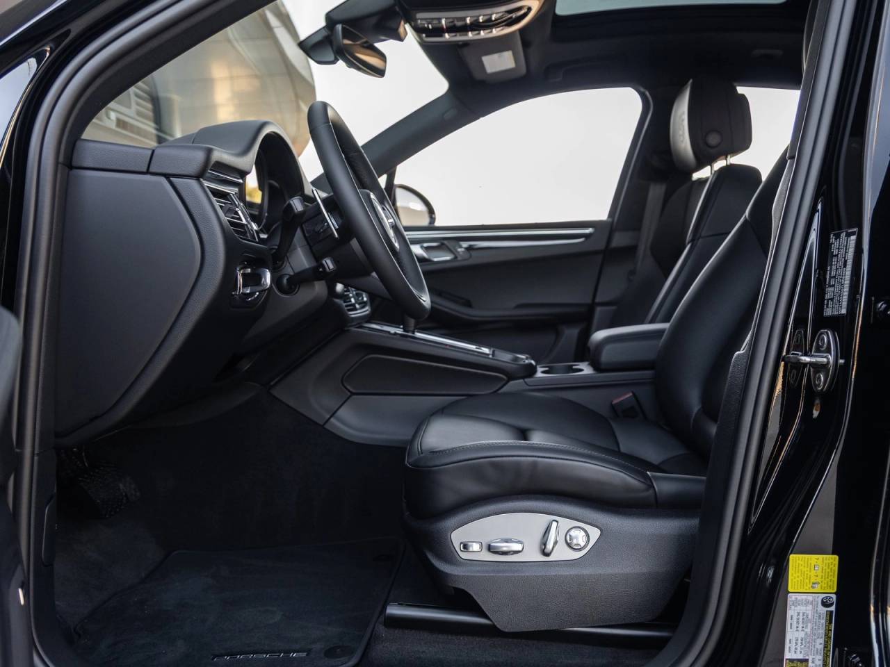 2026 Porsche Macan AWD
