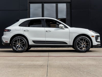 2026 Porsche Macan Base