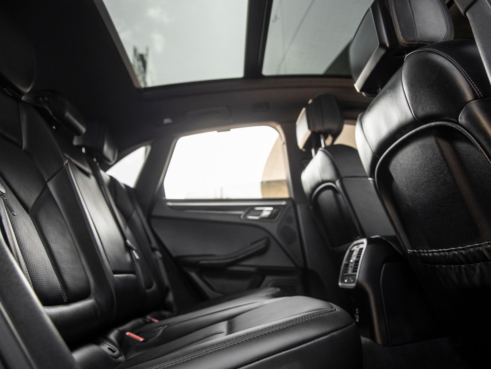 2023 Porsche Macan Macan (MY23)