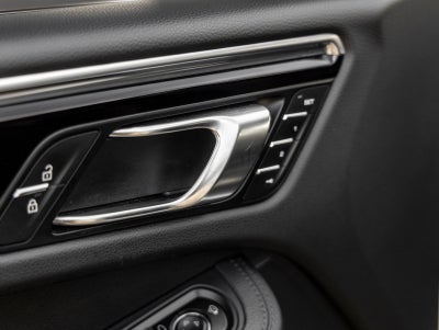 2023 Porsche Macan Macan (MY23)