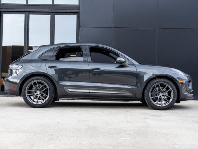 2025 Porsche Macan T