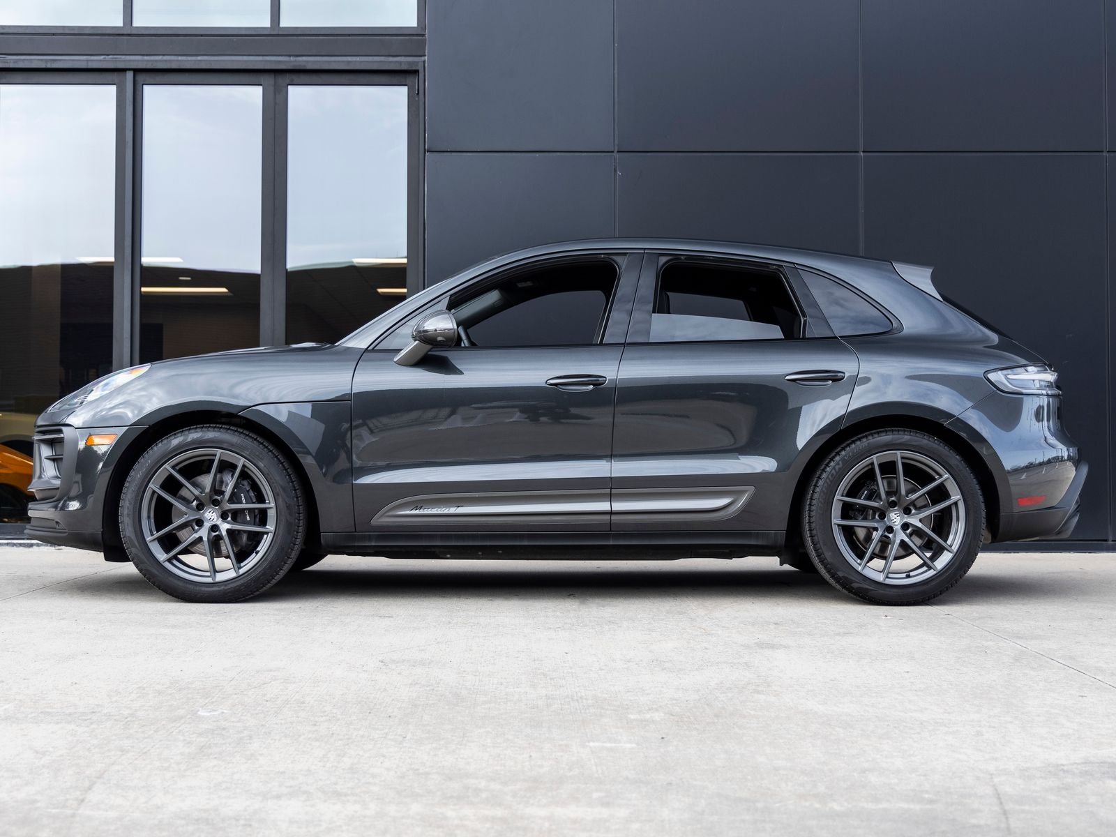2025 Porsche Macan T