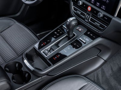 2025 Porsche Macan T