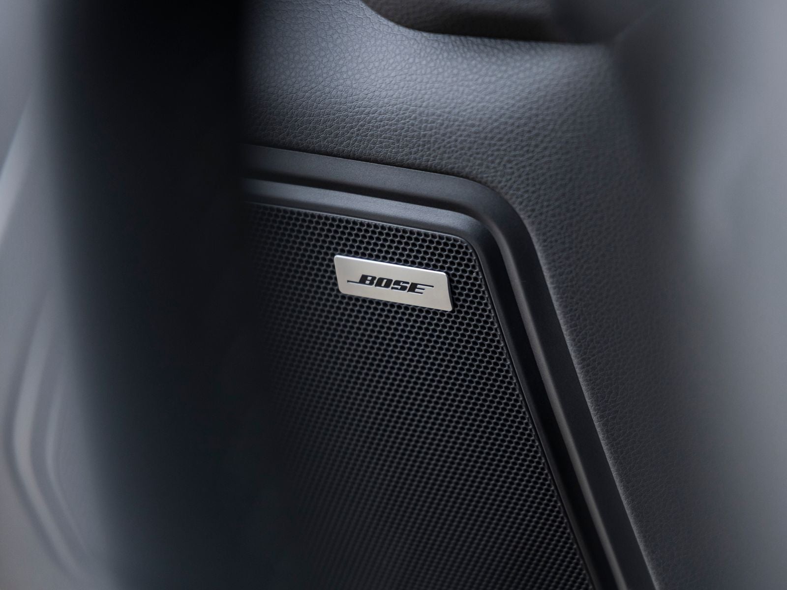 2025 Porsche Macan T