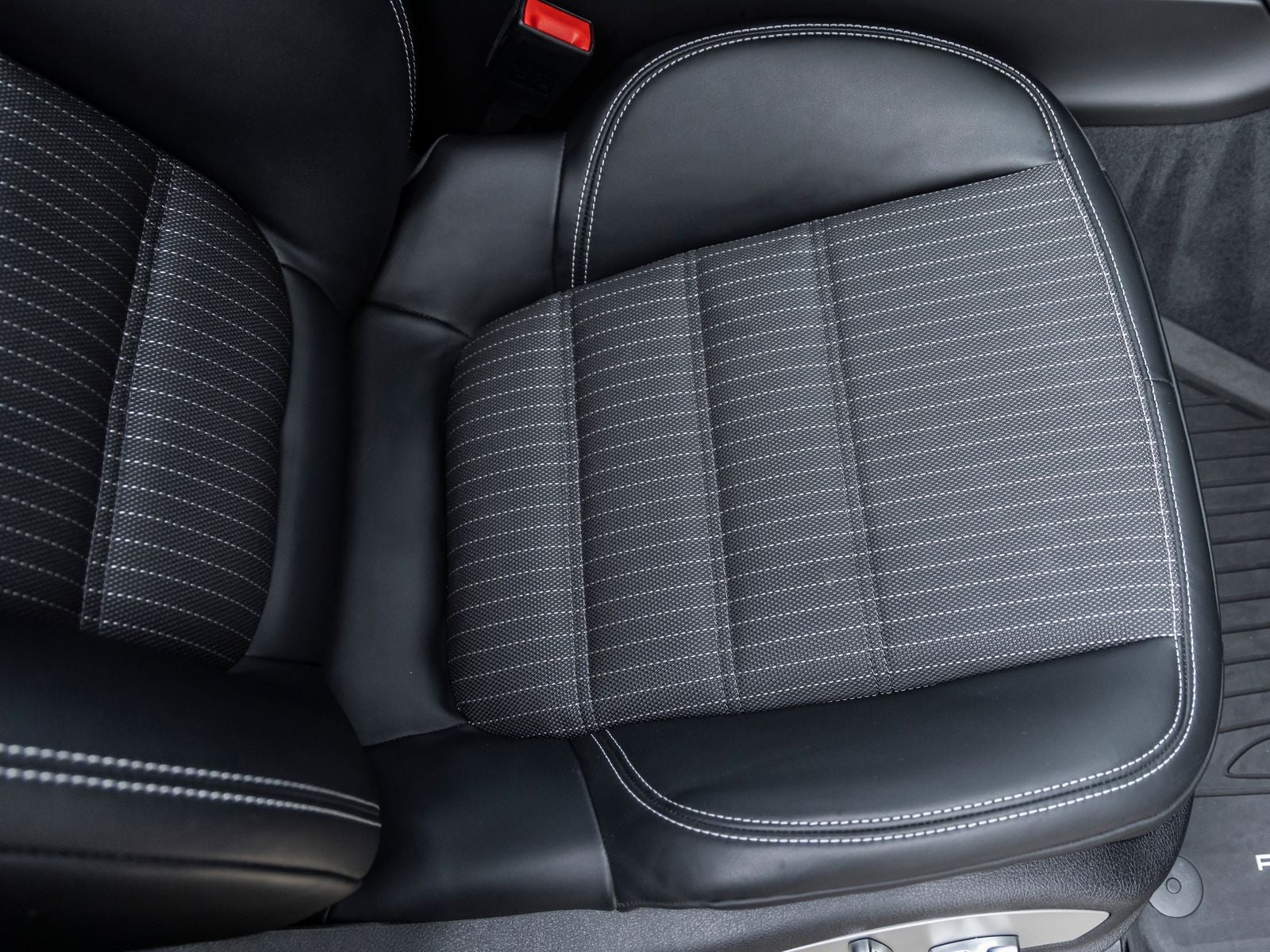 2025 Porsche Macan T