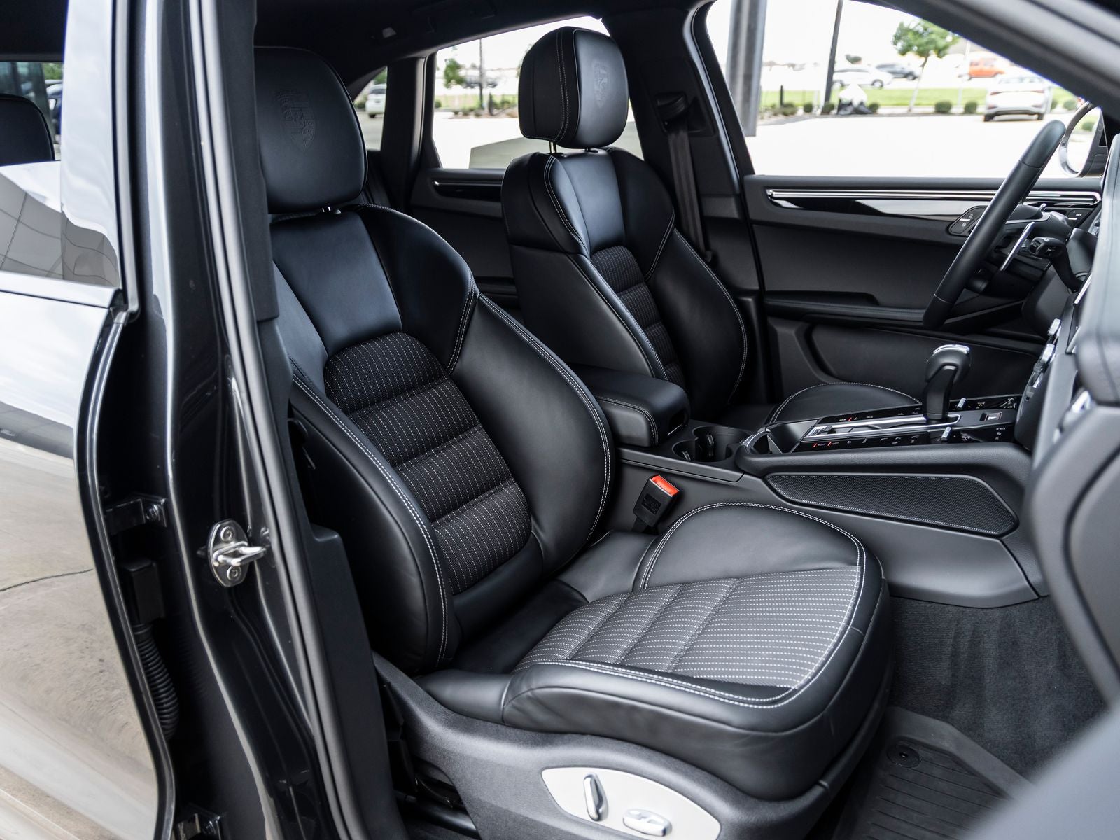 2025 Porsche Macan T