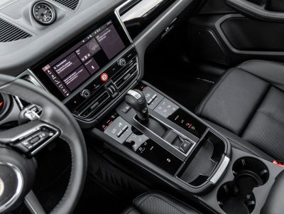 2025 Porsche Macan AWD