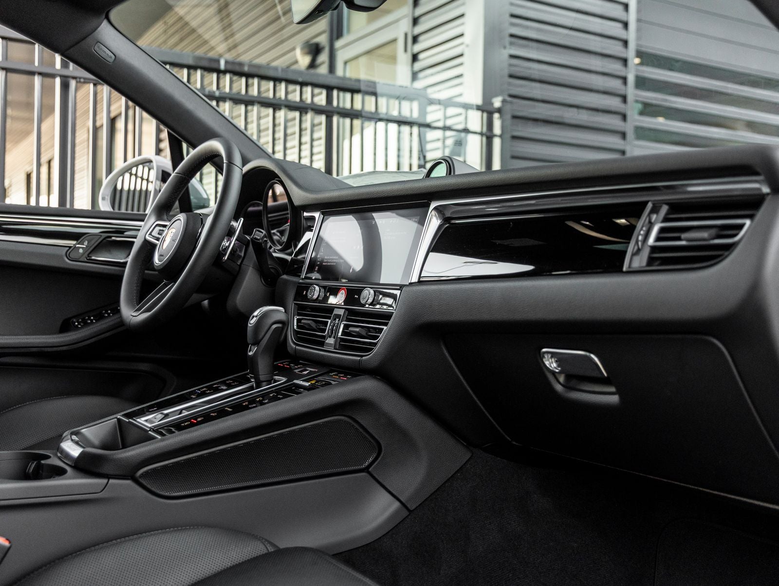 2025 Porsche Macan AWD