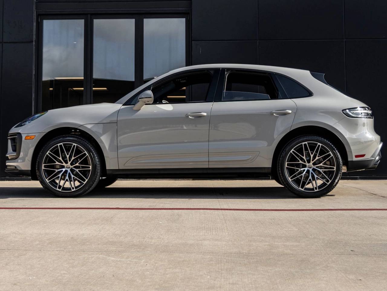 2025 Porsche Macan AWD