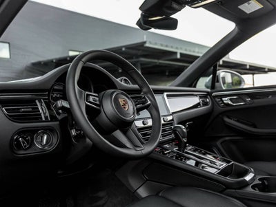 2025 Porsche Macan AWD