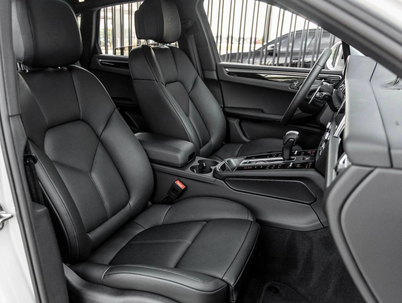2025 Porsche Macan AWD