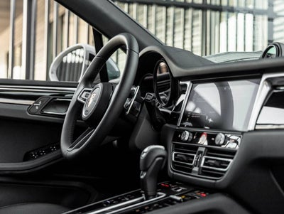 2025 Porsche Macan AWD