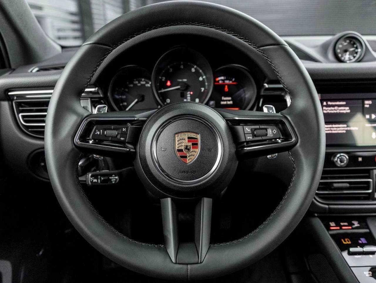 2025 Porsche Macan AWD
