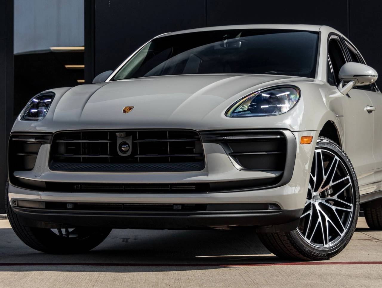 2025 Porsche Macan AWD
