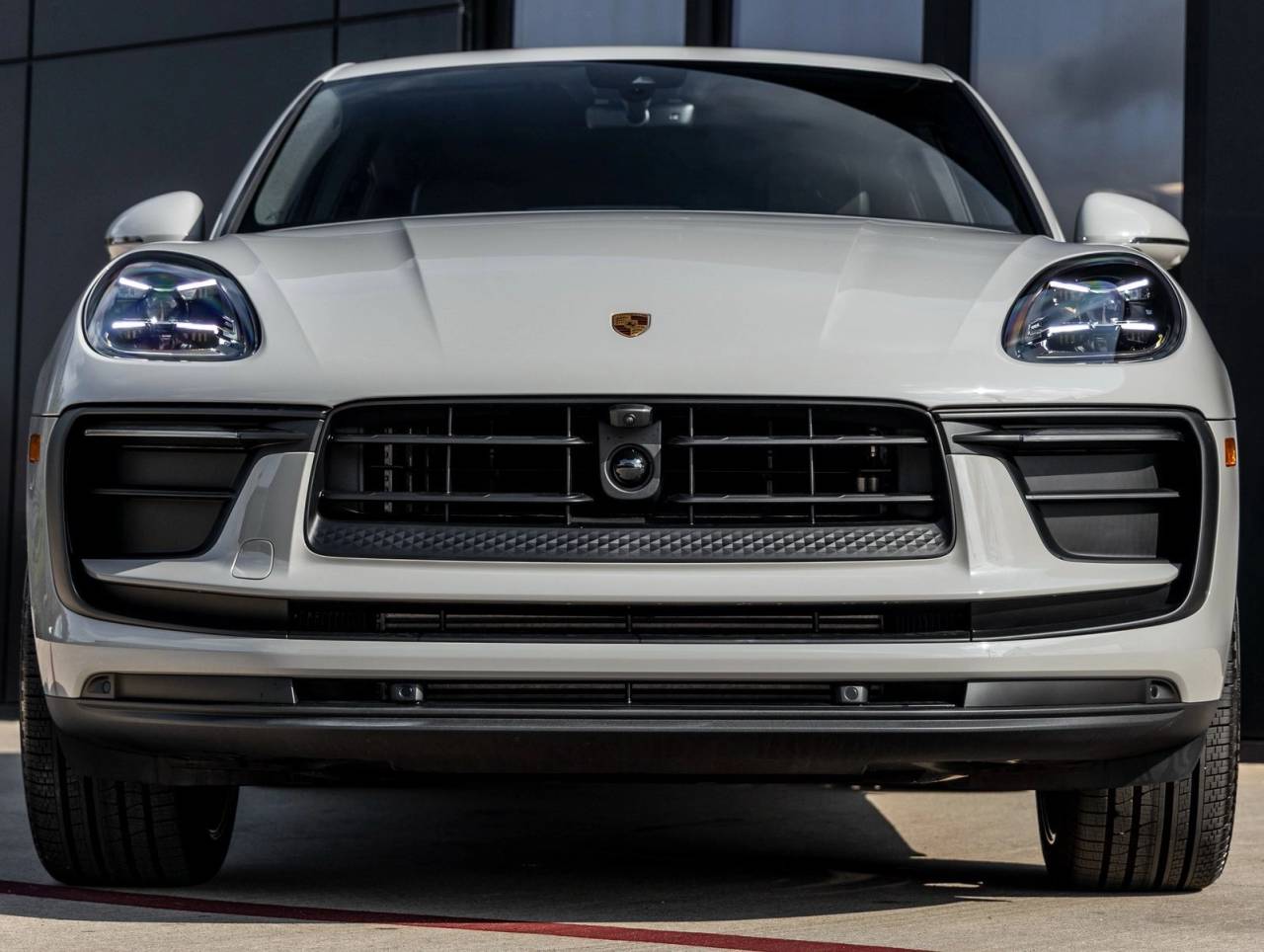 2025 Porsche Macan AWD