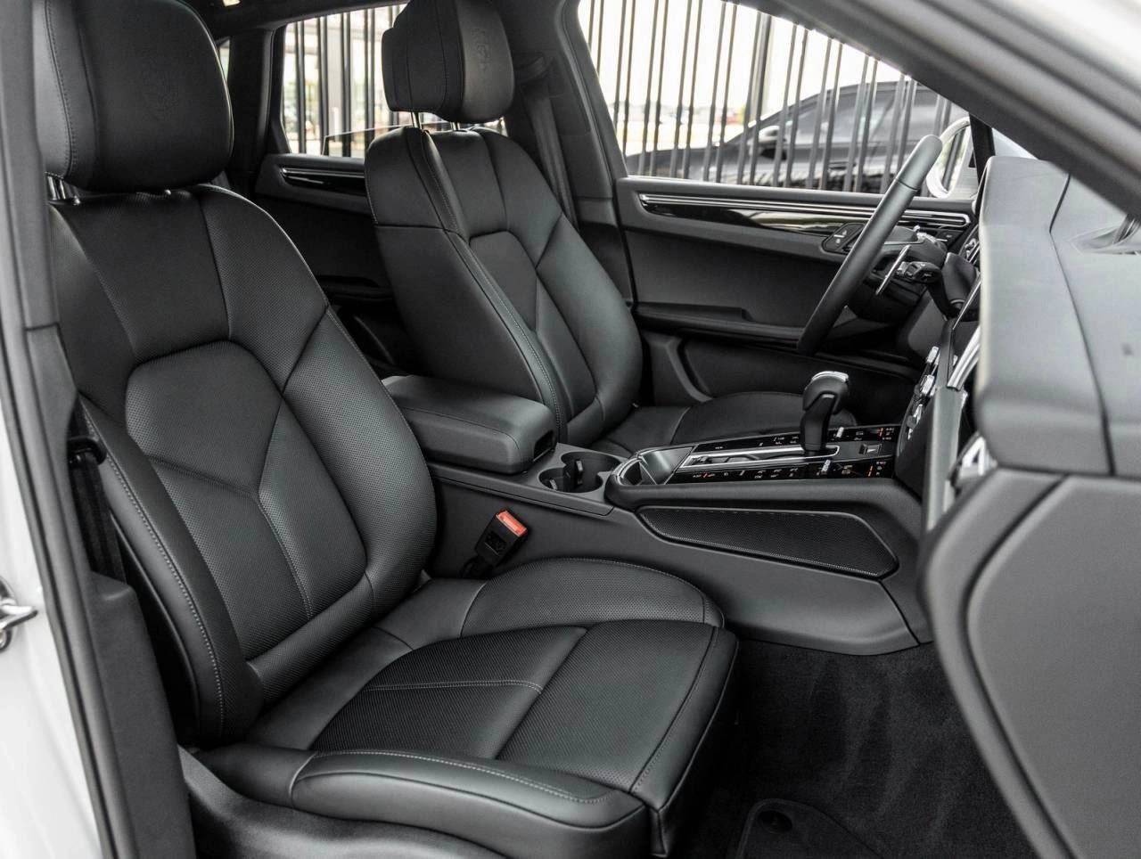 2025 Porsche Macan AWD