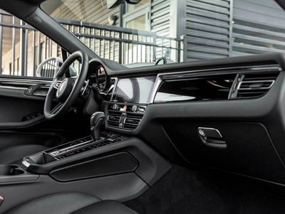2025 Porsche Macan AWD