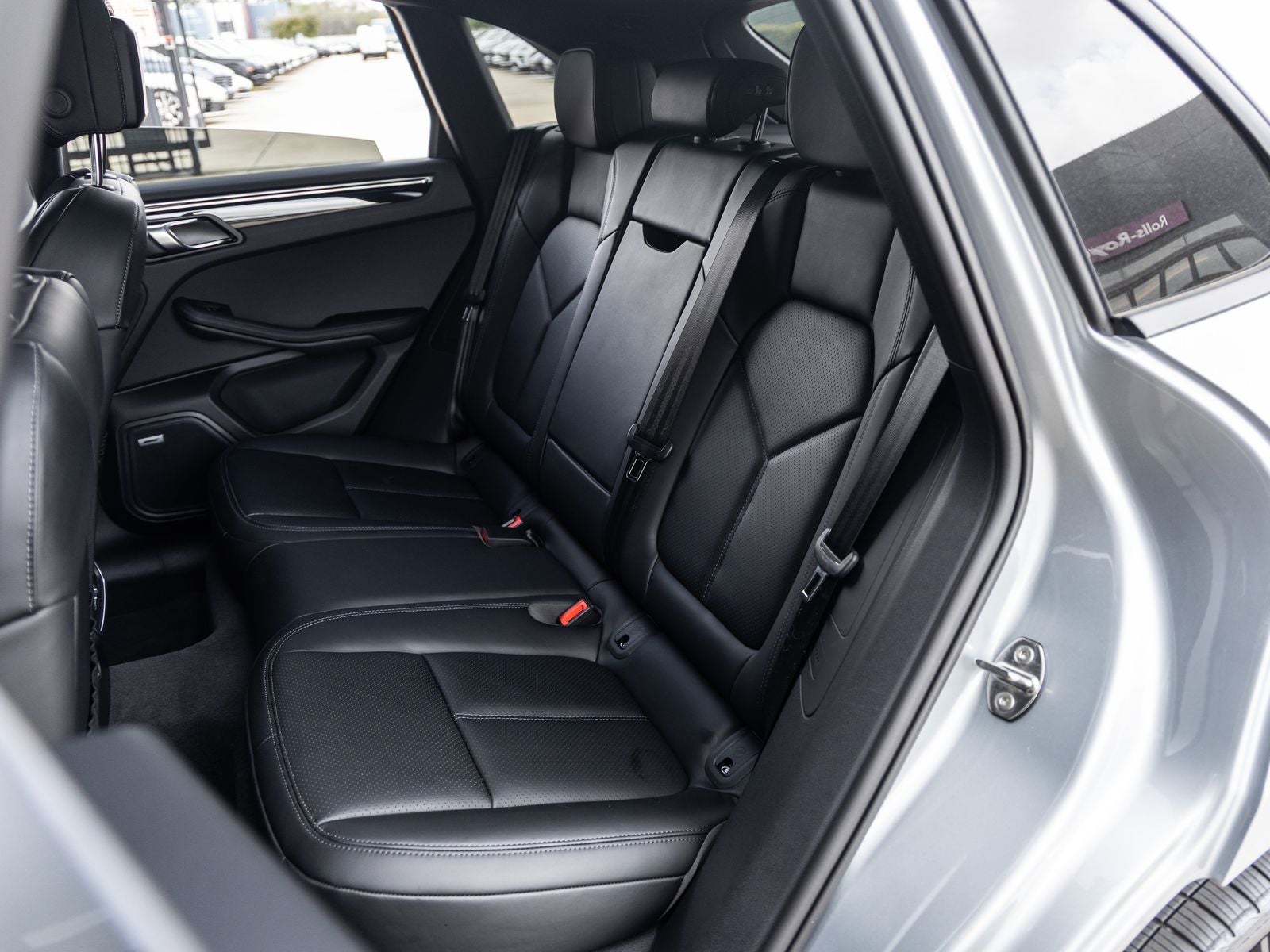 2026 Porsche Macan AWD