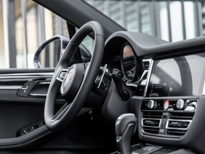 2026 Porsche Macan AWD