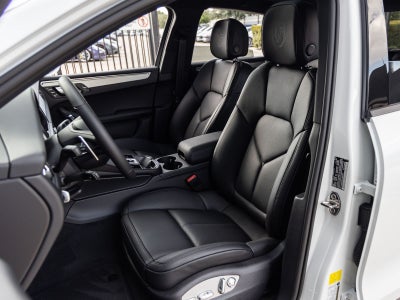 2026 Porsche Macan AWD