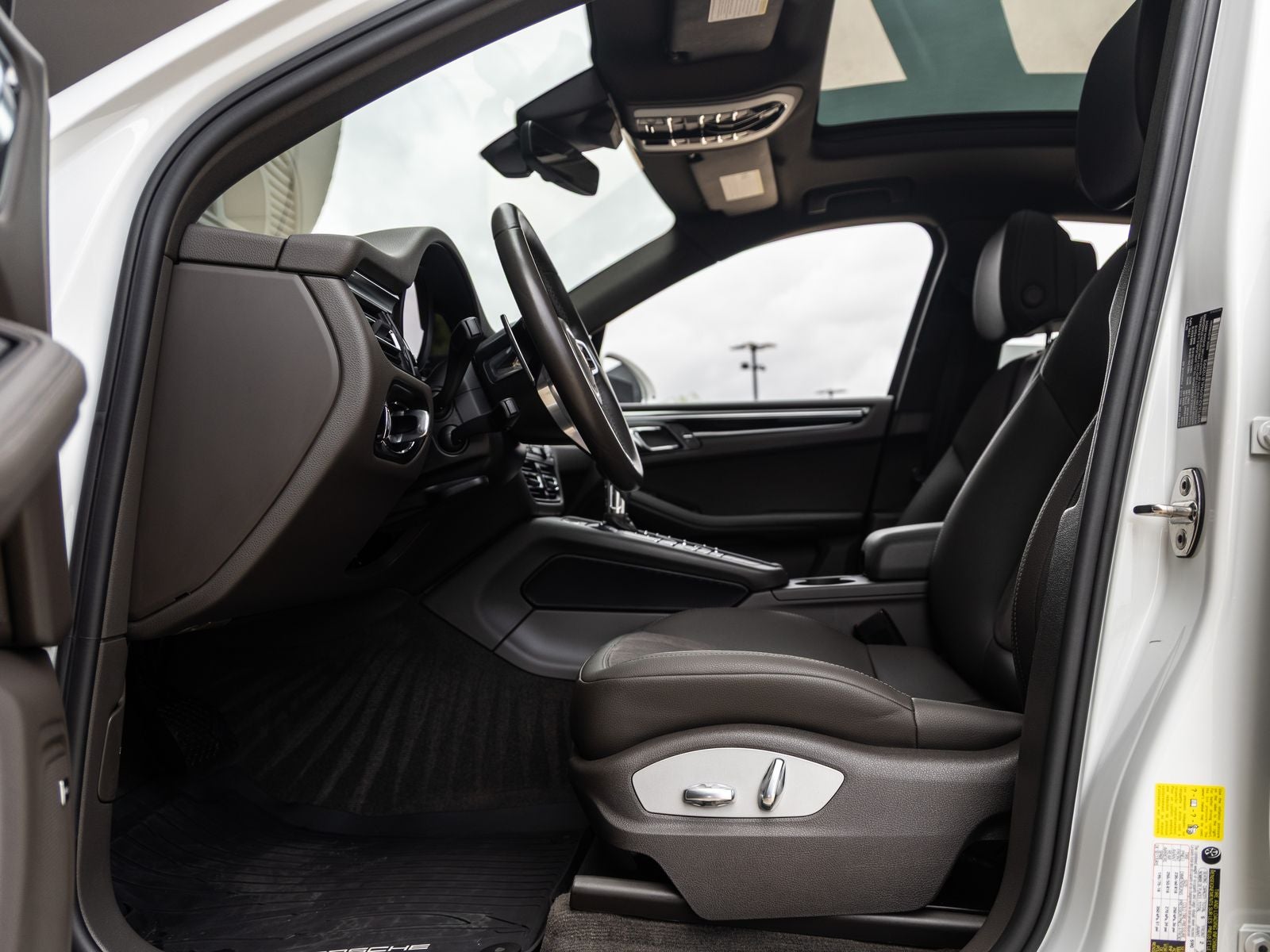 2021 Porsche Macan Macan