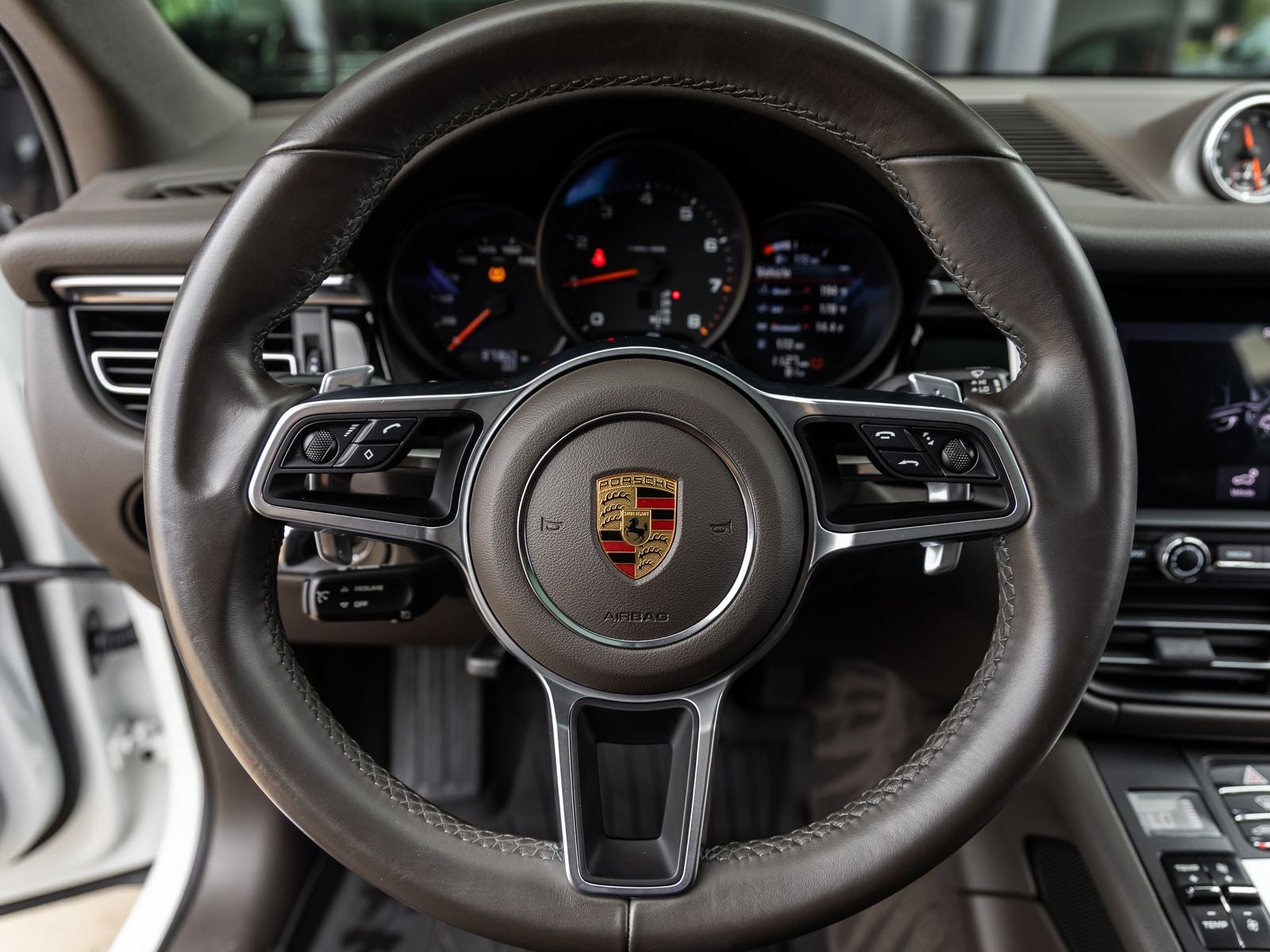 2021 Porsche Macan Macan