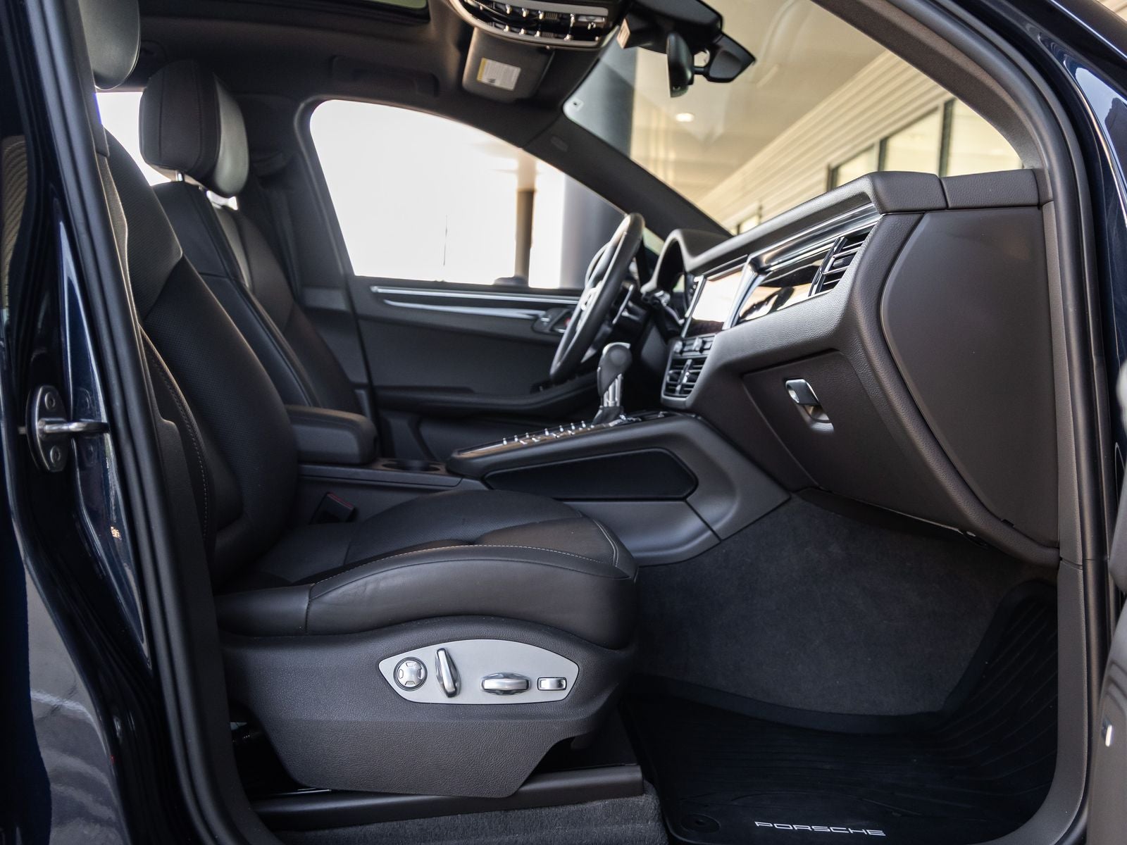 2021 Porsche Macan Macan