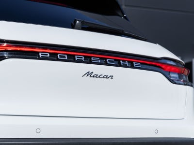 2026 Porsche Macan Base
