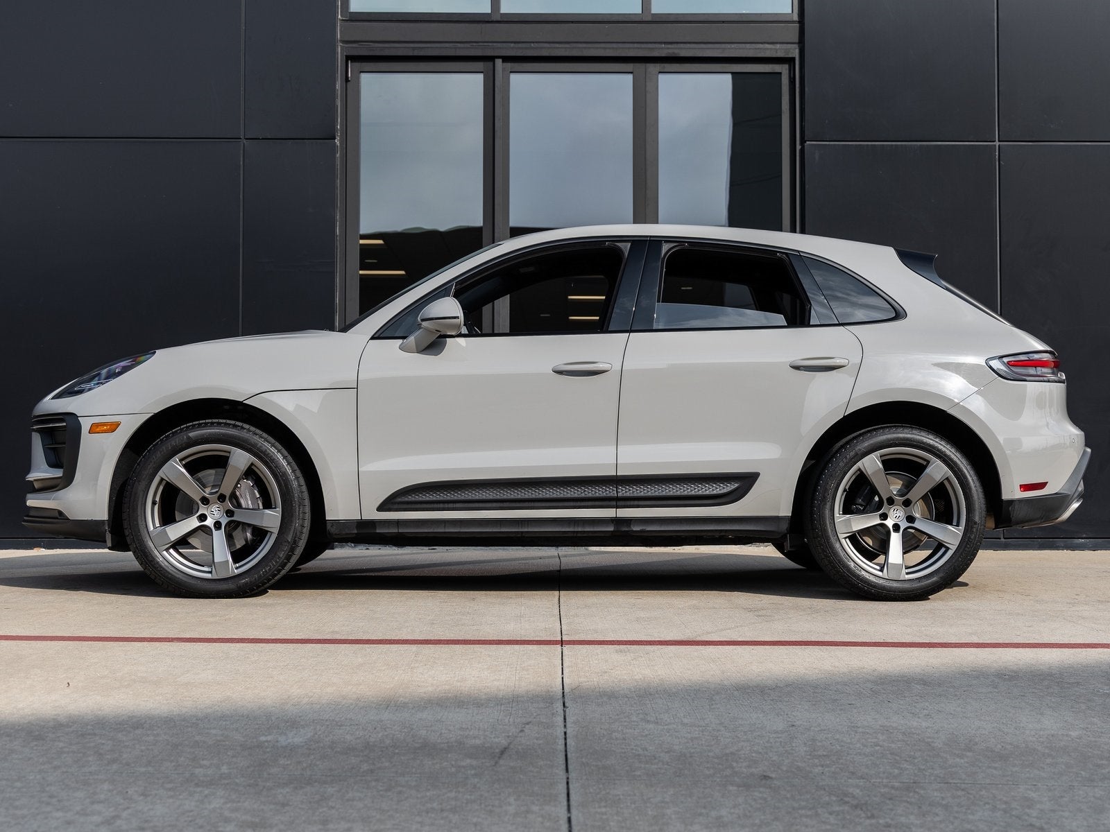 2023 Porsche Macan Macan (MY23)