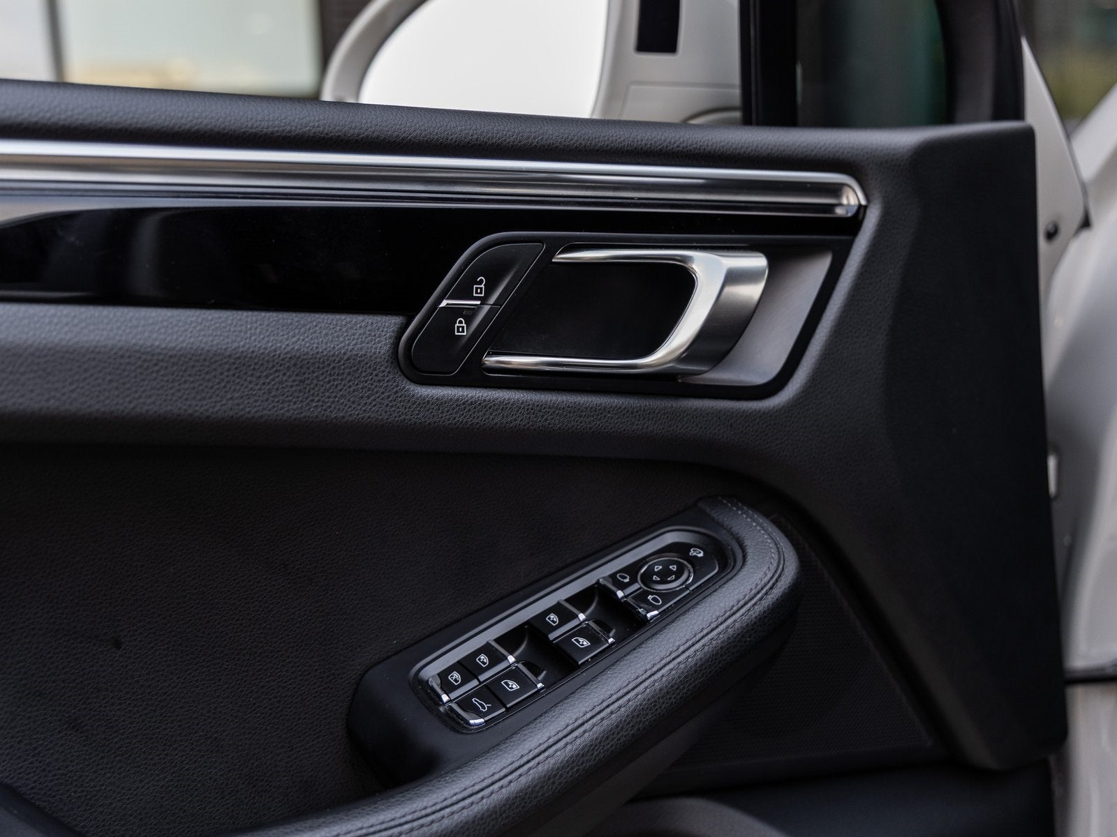 2023 Porsche Macan Macan (MY23)