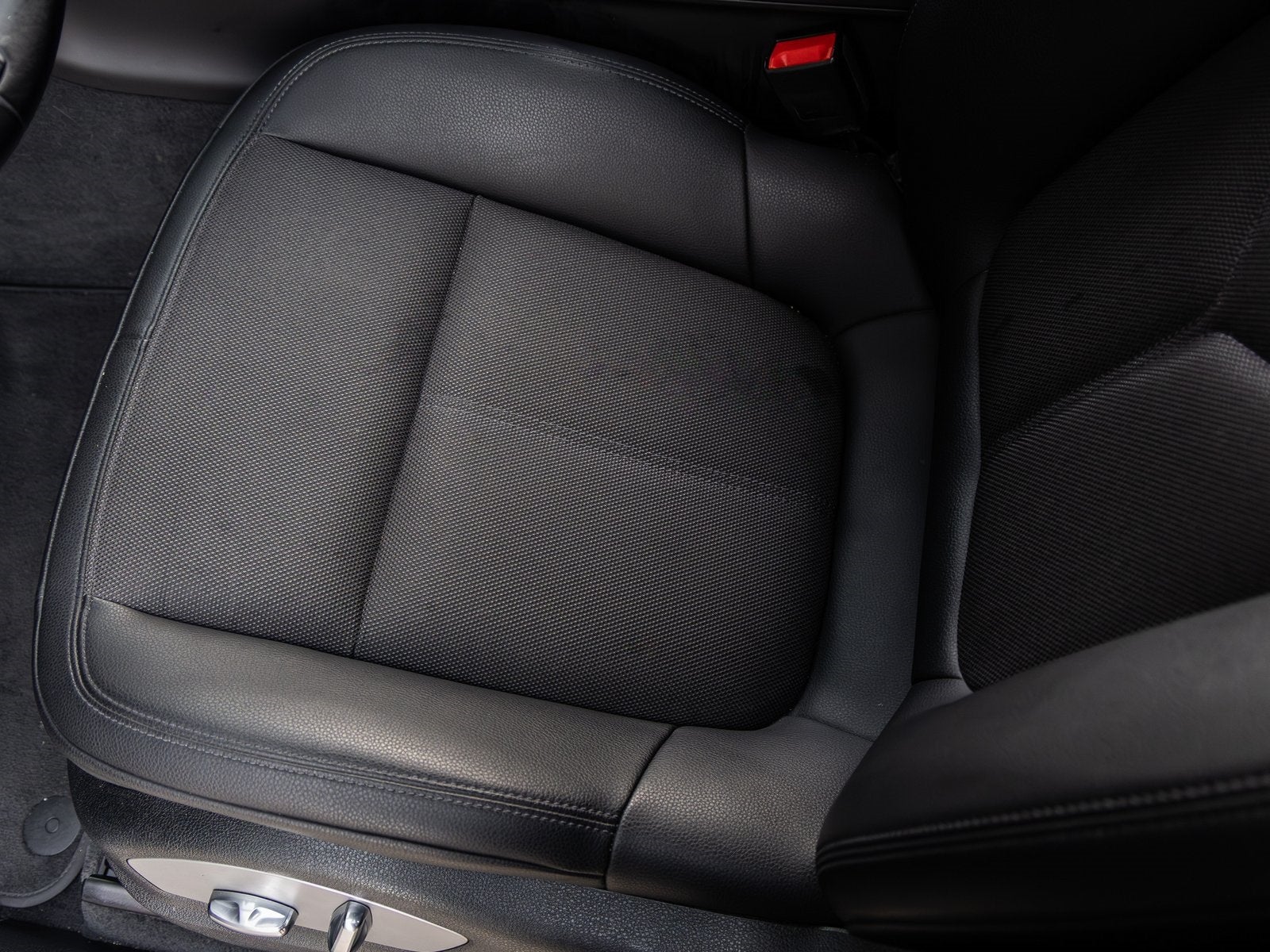 2023 Porsche Macan Macan (MY23)