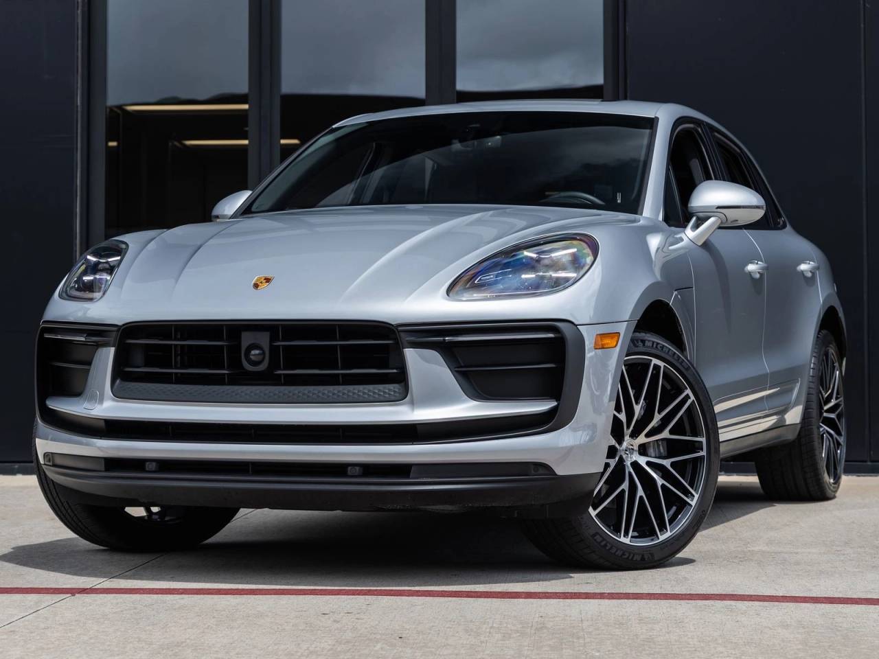 2025 Porsche Macan AWD