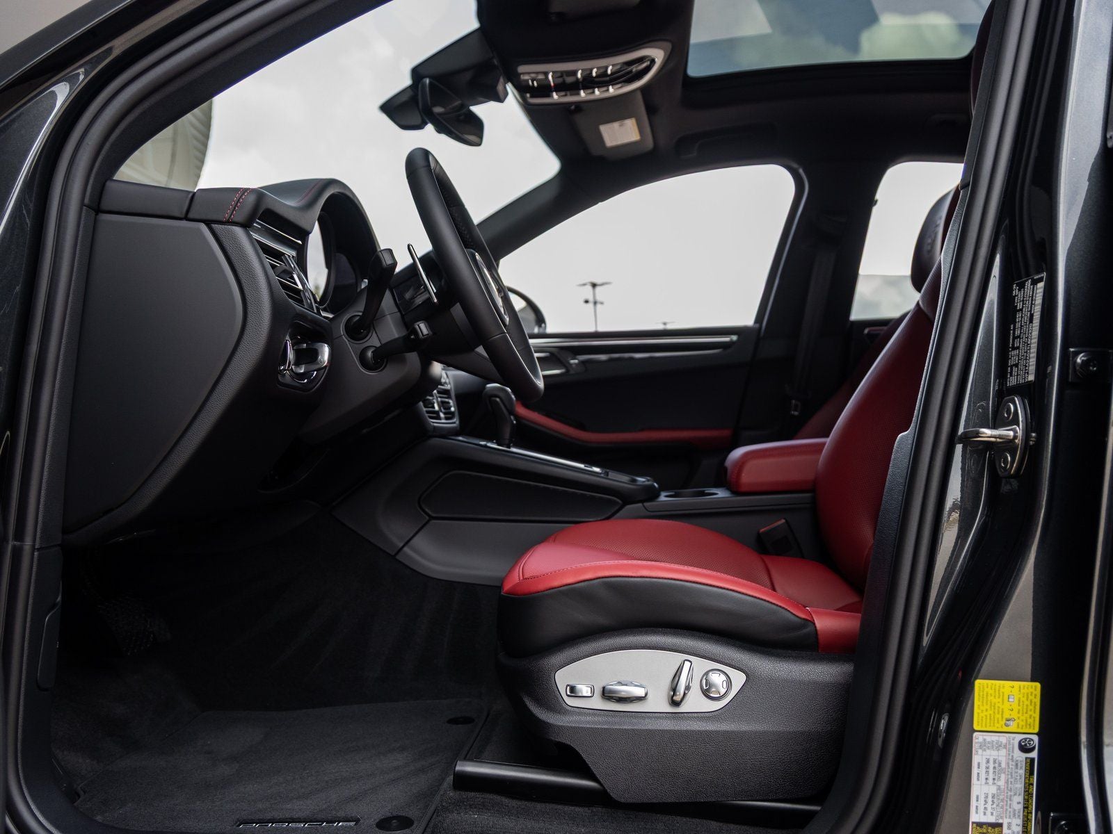 2026 Porsche Macan AWD