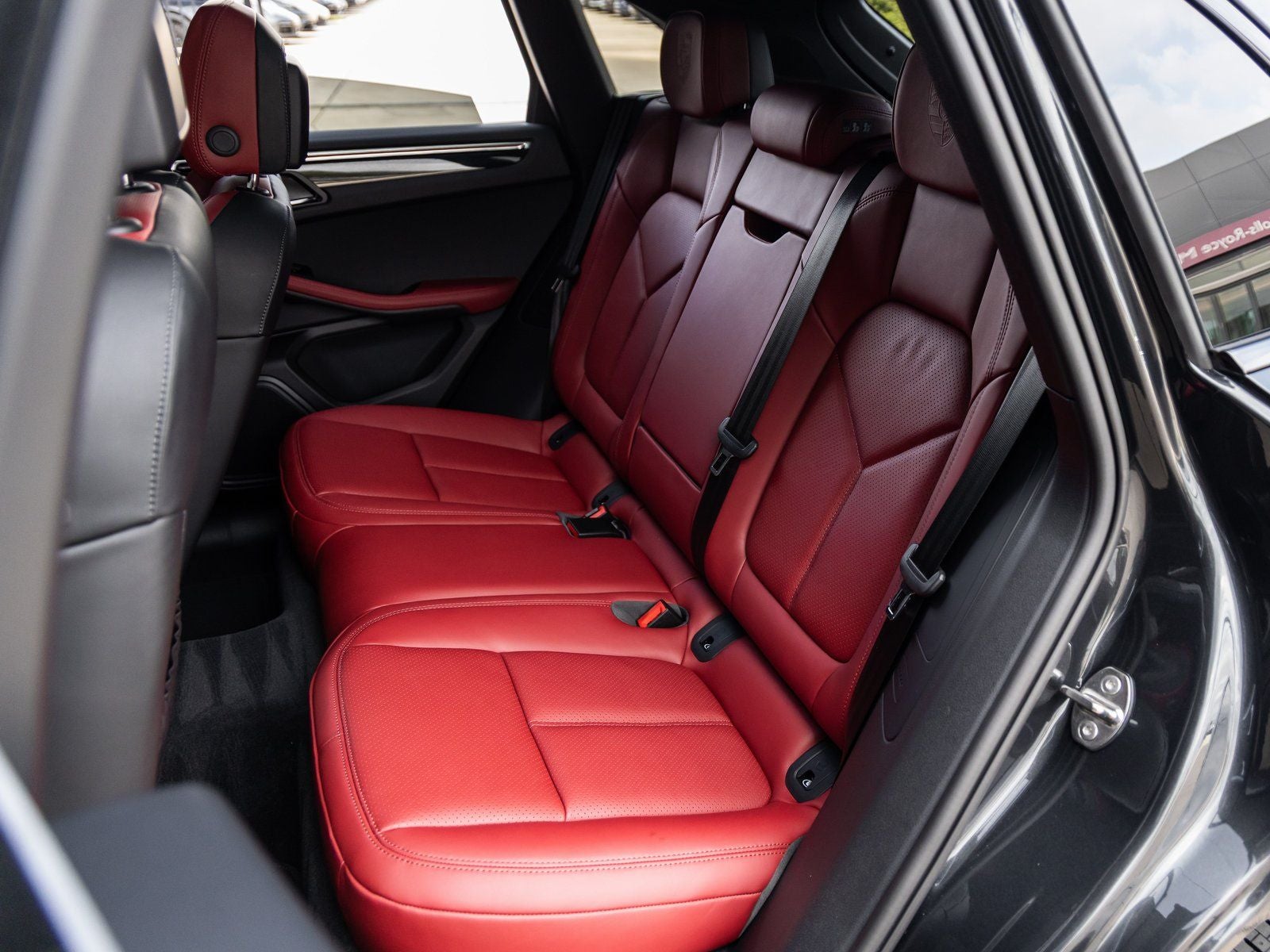 2026 Porsche Macan AWD