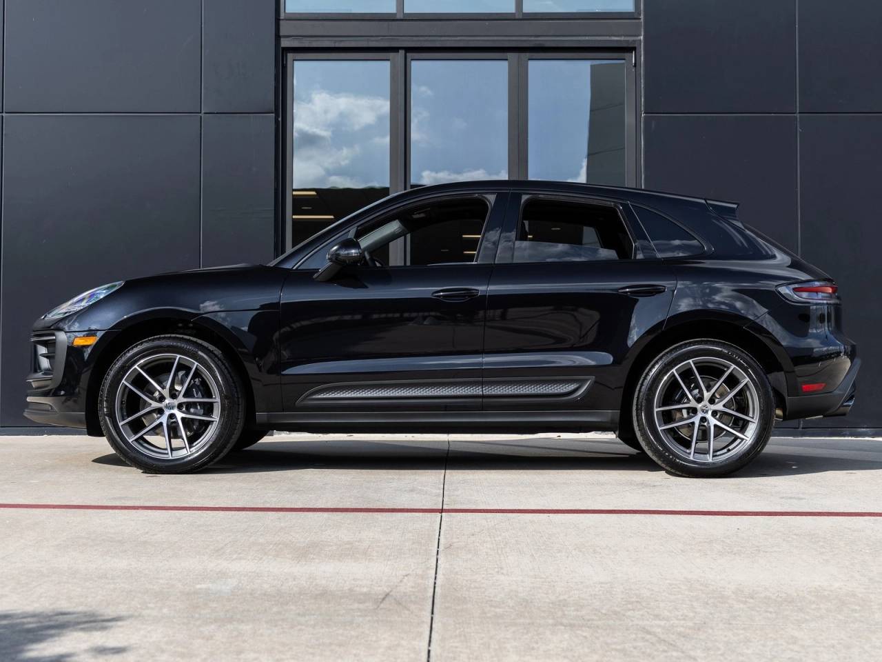 2026 Porsche Macan AWD
