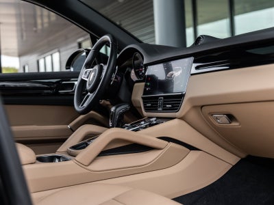 2023 Porsche Cayenne Base