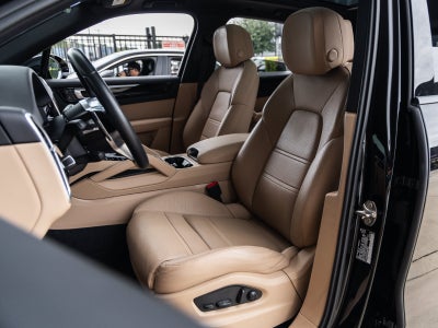 2023 Porsche Cayenne Base