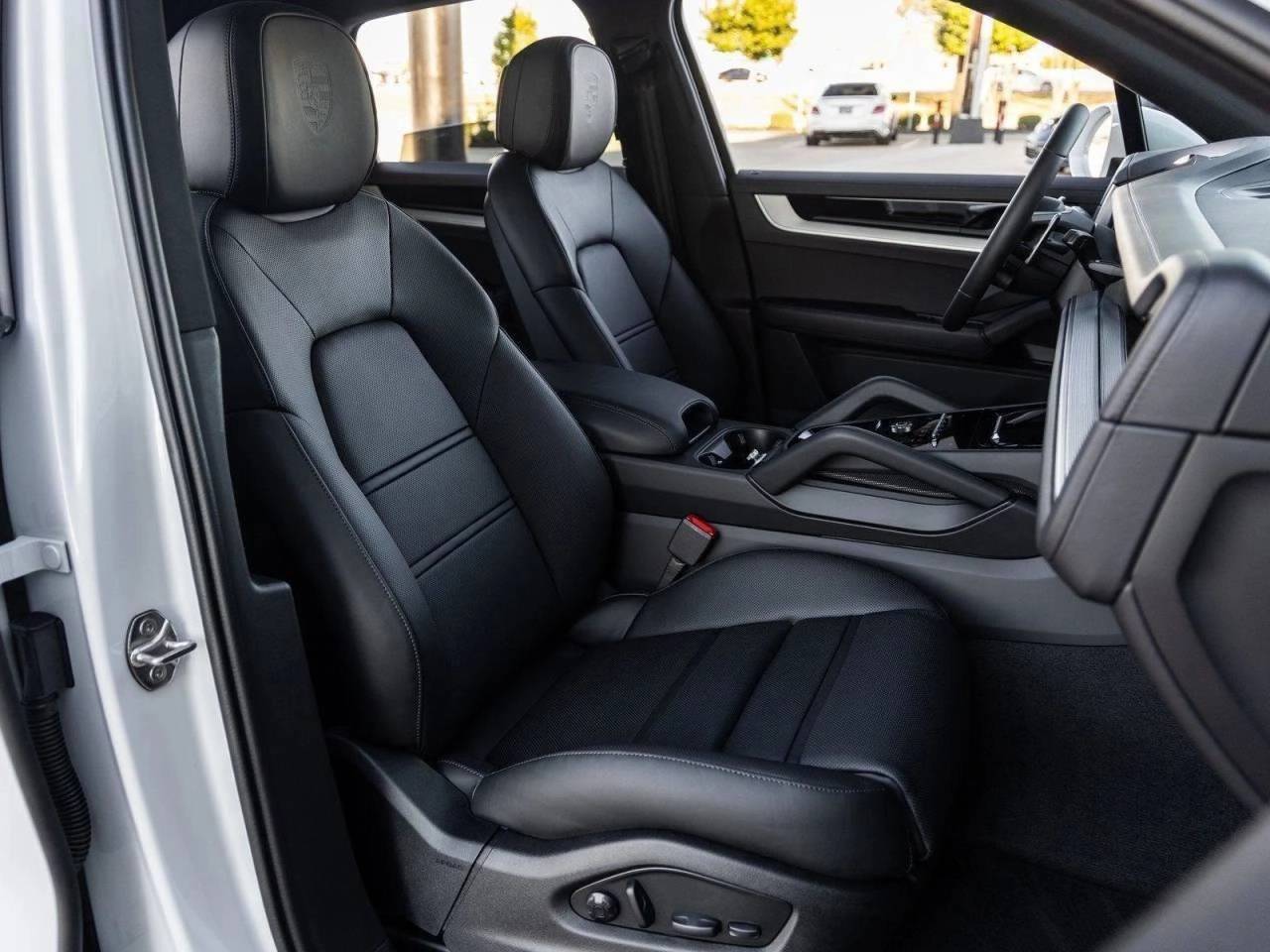 2026 Porsche Cayenne AWD