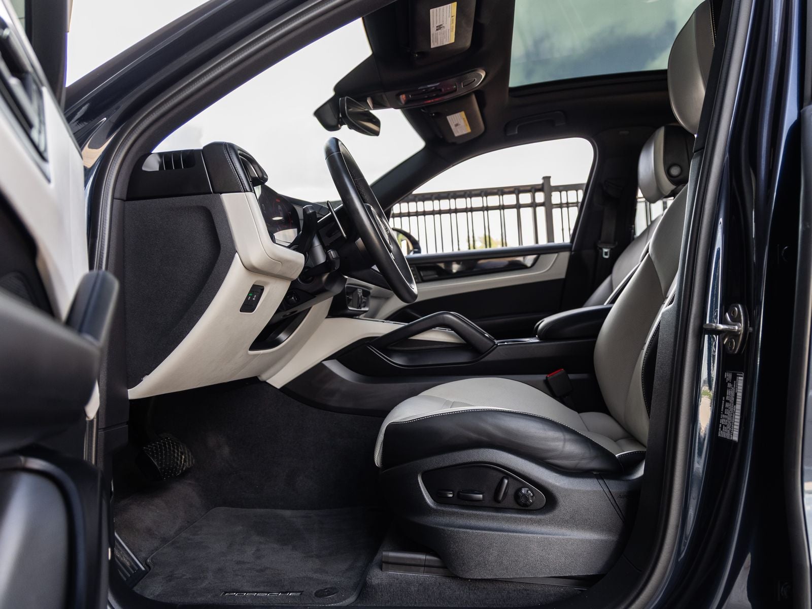 2025 Porsche Cayenne AWD