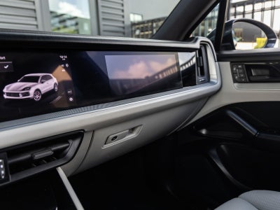 2025 Porsche Cayenne AWD