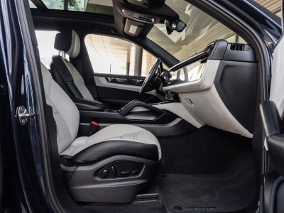 2025 Porsche Cayenne AWD