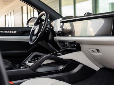 2025 Porsche Cayenne AWD