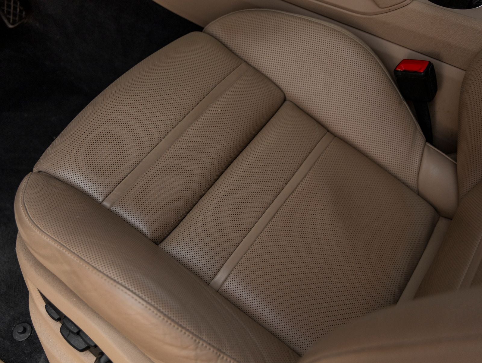 2023 Porsche Cayenne Base