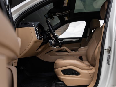 2023 Porsche Cayenne Platinum Edition