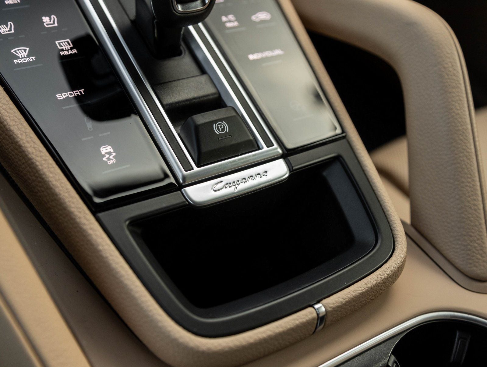 2023 Porsche Cayenne Platinum Edition