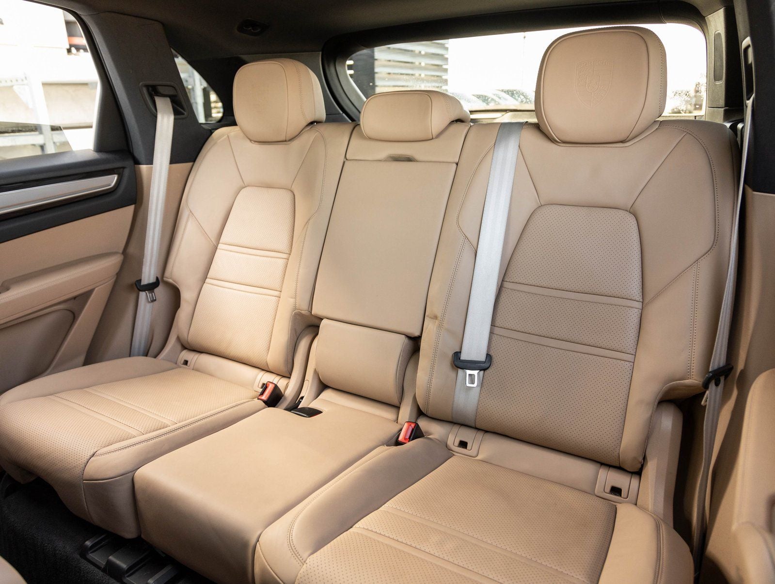 2023 Porsche Cayenne Platinum Edition