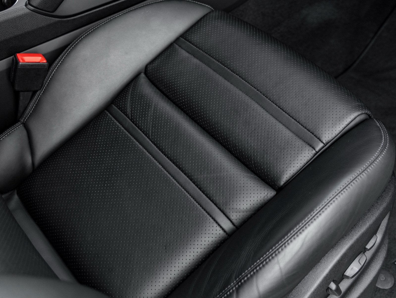 2023 Porsche Cayenne Base