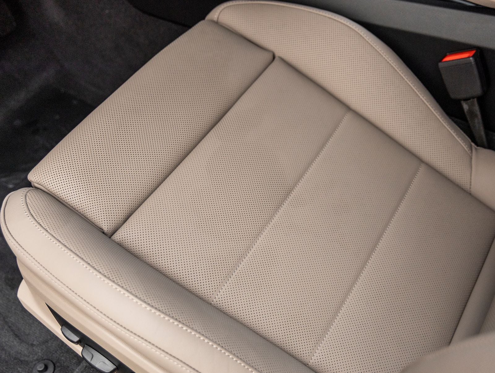 2025 Porsche Macan 4 Electric