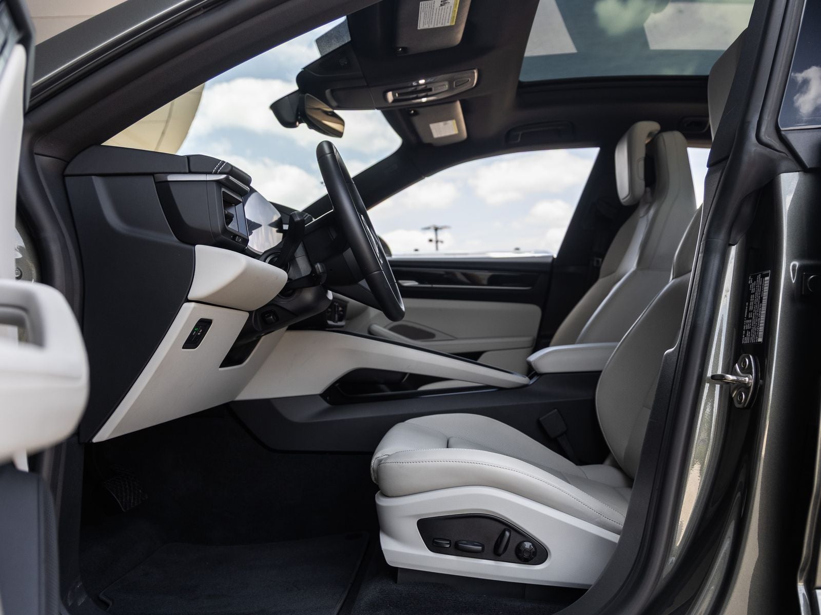 2025 Porsche Macan 4 Electric